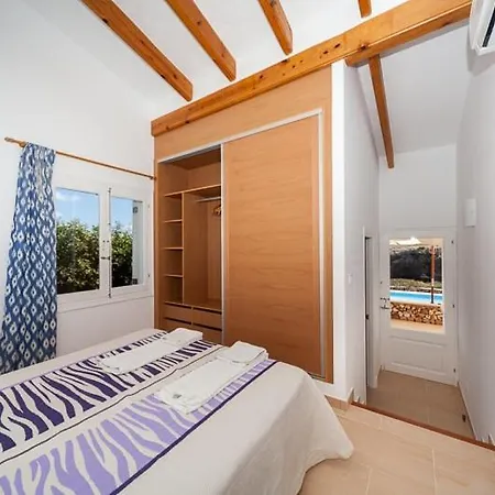 Ficula Vell Beachfront With Private Pool וילה